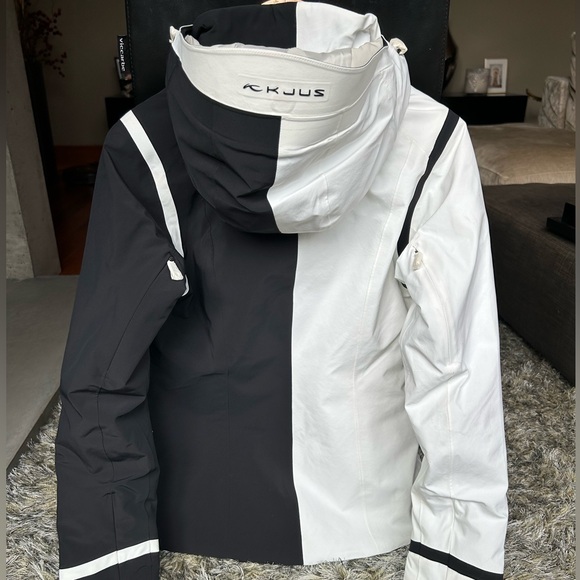 Women’s Ski Jacket: Kjus Sapphire Jacket - Picture 2 of 11